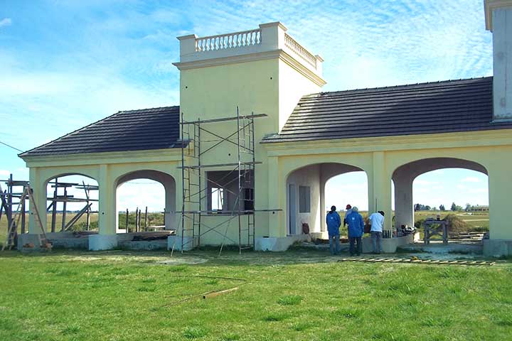 Camino Real Country Club está finalizando la construcción de la entrada principal.